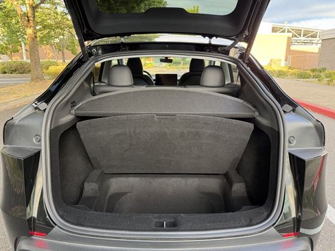 Used 2026 Tesla Model Y Long Range RWD image 38