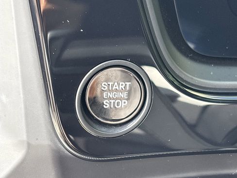 Used 2025 Porsche Cayenne E-Hybrid Coupe image 32