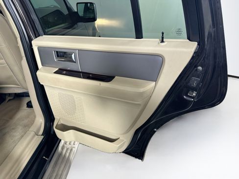 Used 2013 Ford Expedition XLT RWD image 30