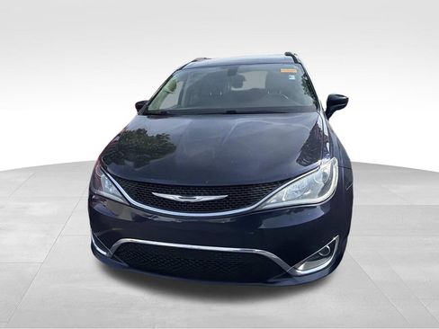 Used 2017 Chrysler Pacifica Touring-L image 6