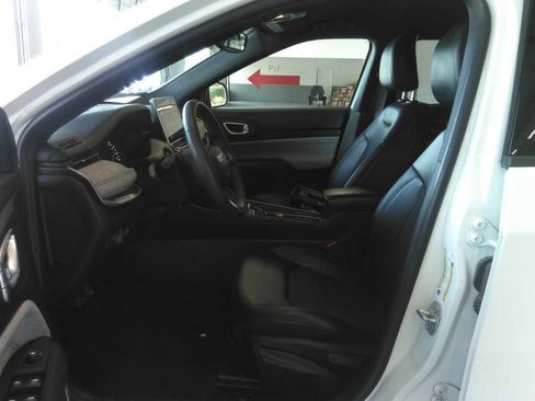 Used 2024 Jeep Compass Latitude AWD/4WD image 11