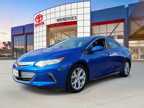 Used 2017 Chevrolet Volt Premier w/ Driver Confidence II Package FWD image 2