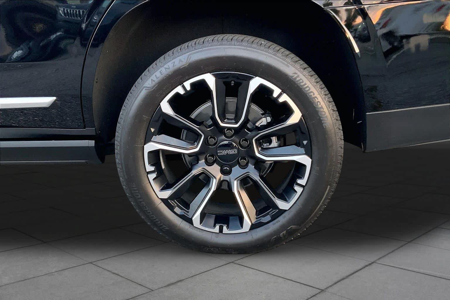 Used 2026 GMC Yukon Denali w/ Denali Reserve Package RWD image 10
