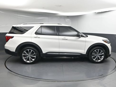 Used 2025 Ford Explorer Platinum w/ Ultimate Package AWD/4WD image 8