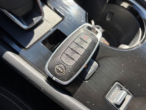 Used 2025 Nissan Rogue SV image 21