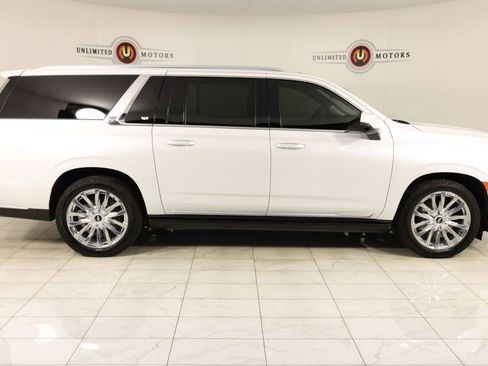 Used 2022 Cadillac Escalade ESV Premium Luxury w/ Performance Package image 2