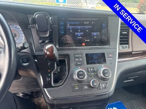 Used 2017 Toyota Sienna Limited Premium AWD/4WD image 8