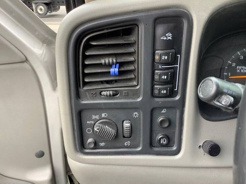 Used 2006 GMC Sierra 2500 SLE w/ Onstar Plus Package AWD/4WD image 54