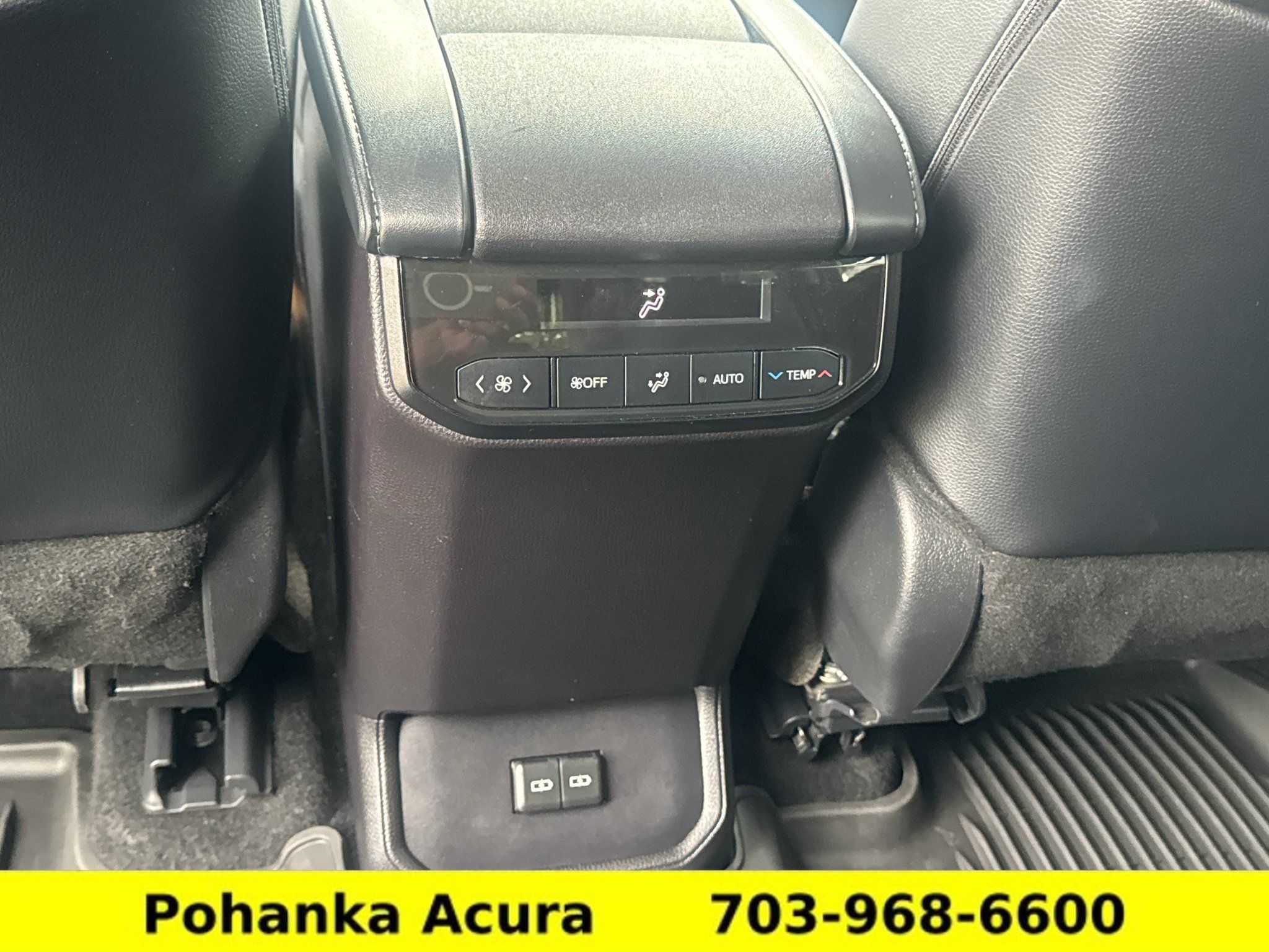 Used 2024 Toyota Highlander XLE AWD/4WD image 32