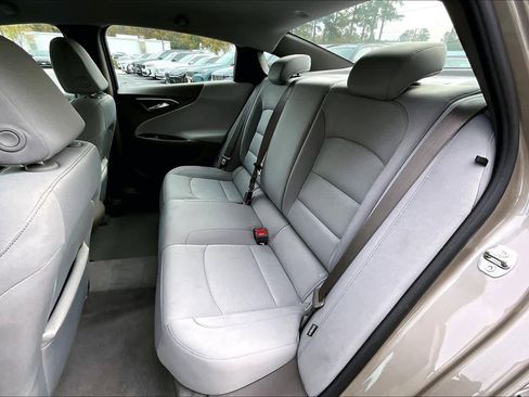 Used 2022 Chevrolet Malibu LS image 17