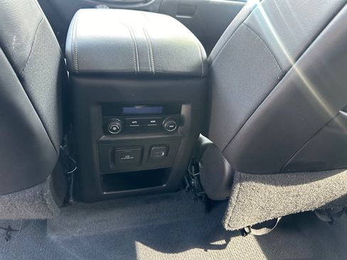 Used 2021 Chevrolet Traverse RS FWD image 22
