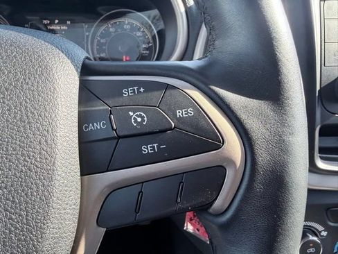 Used 2016 Jeep Cherokee Sport FWD image 11