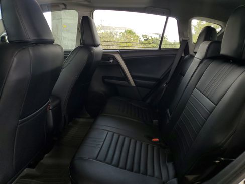 Used 2018 Toyota RAV4 XLE w/ Plus Extra Value Package FWD image 9