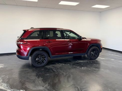Used 2024 Jeep Grand Cherokee Altitude AWD/4WD image 22