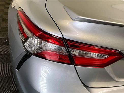 Used 2018 Toyota Camry FWD image 28