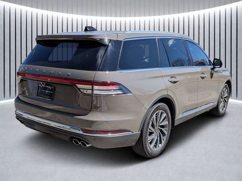 New 2026 Lincoln Aviator Premiere image 3