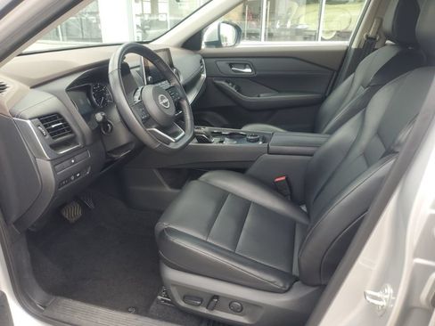 Used 2023 Nissan Rogue SV w/ SV Premium B Package AWD/4WD image 14