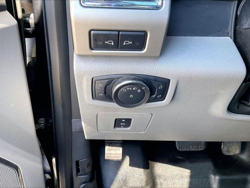 Used 2015 Ford F150 Lariat image 33