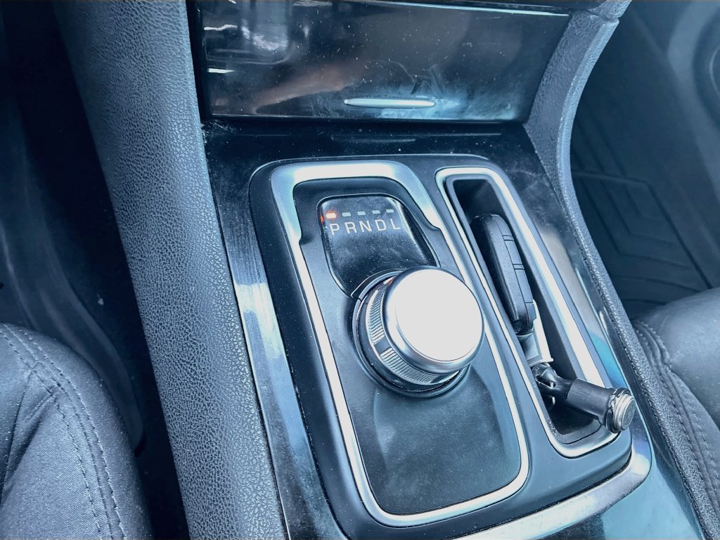 Used 2023 Chrysler 300 Touring w/ Sport Appearance Package RWD image 16