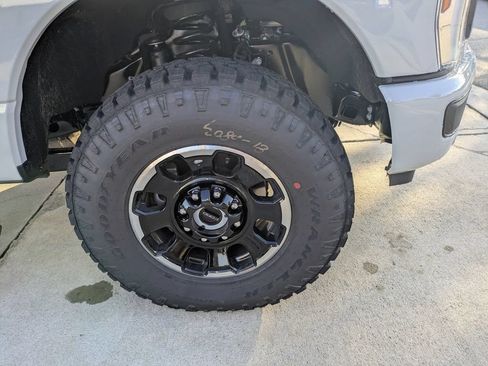 New 2026 Ford F250 Platinum w/ Tremor Off-Road Package AWD/4WD image 10