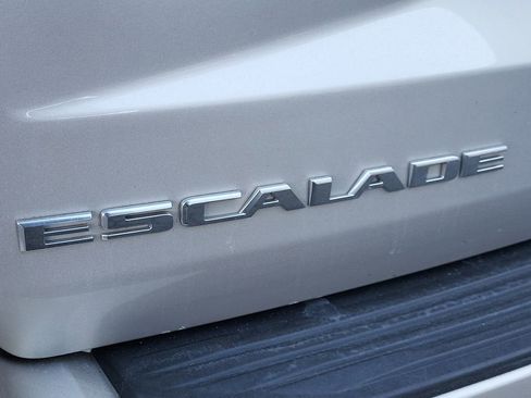 Used 2022 Cadillac Escalade Sport w/ Touring Package AWD/4WD image 15