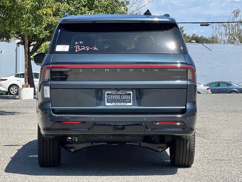 New 2026 Lincoln Navigator L Reserve w/ Jet Appearance Package AWD/4WD image 5