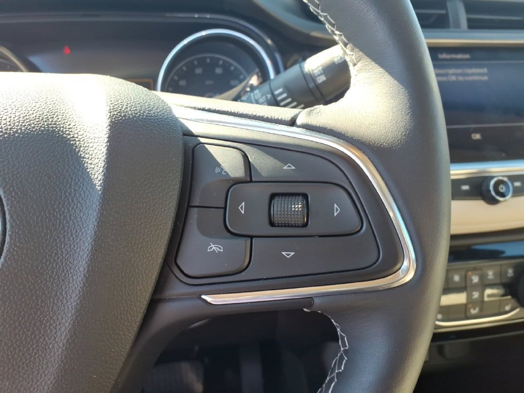 Used 2020 Buick Encore GX Essence AWD/4WD image 15