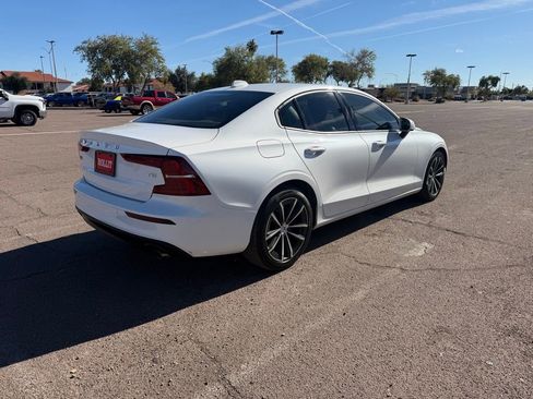 Used 2021 Volvo S60 T5 Momentum w/ Premium Package image 9