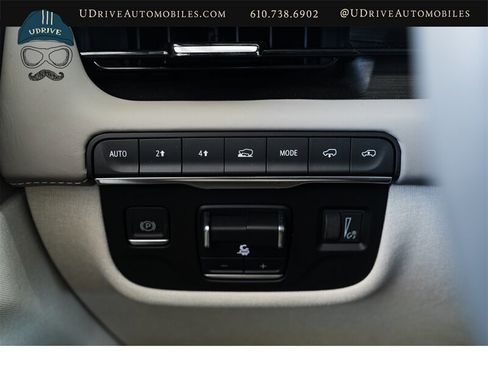 Used 2022 Cadillac Escalade ESV Premium Luxury Platinum AWD/4WD image 28