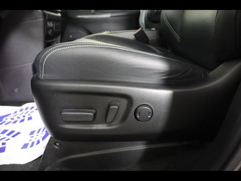 Used 2019 Toyota Sienna SE Premium FWD image 17