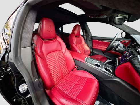 Used 2022 Maserati Quattroporte Trofeo image 31