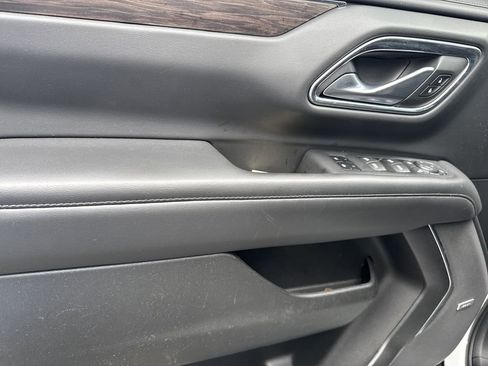 Used 2022 Chevrolet Suburban LT w/ Luxury Package image 10