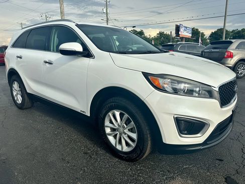 Used 2016 Kia Sorento LX image 4