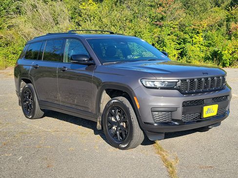 Used 2024 Jeep Grand Cherokee L Altitude AWD/4WD image 3
