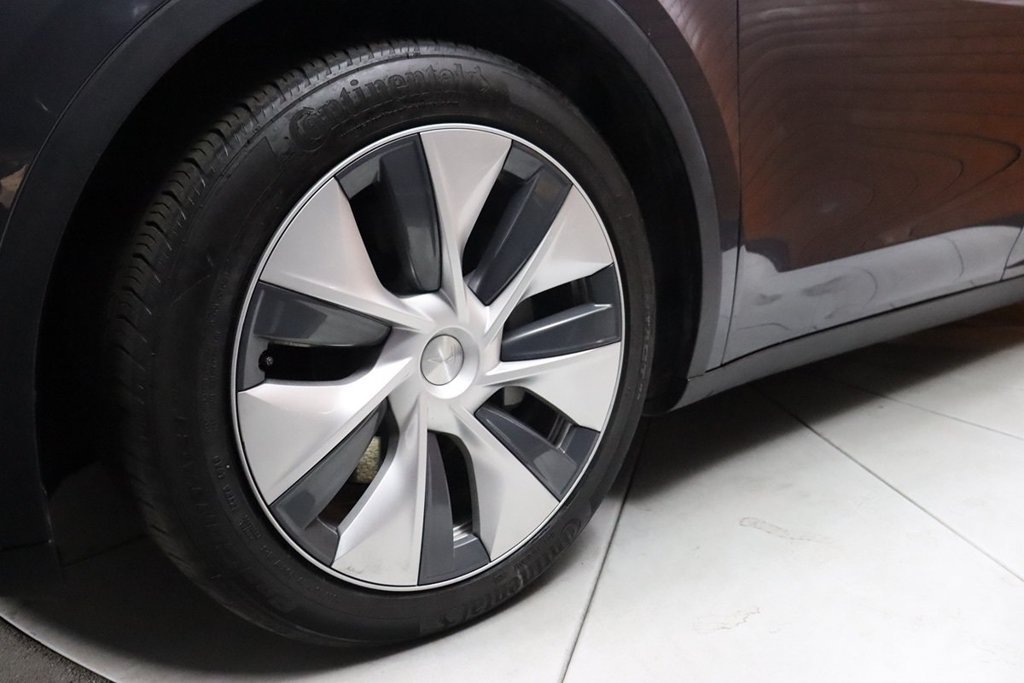 Used 2023 Tesla Model Y Long Range AWD/4WD image 5