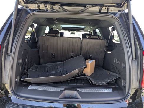 Certified 2025 GMC Yukon XL AT4 Ultimate w/ LPO, Floor Liner Package AWD/4WD image 30
