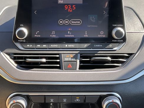 Used 2024 Nissan Altima 2.5 SR FWD image 16