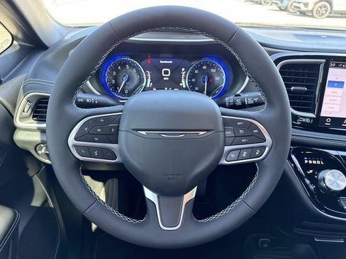 New 2027 Chrysler Pacifica Select FWD image 18