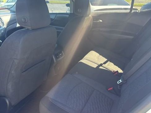 Used 2018 Chevrolet Equinox LT image 6