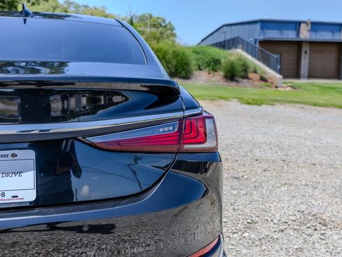 Used 2023 Lexus ES 300h w/ Premium Package FWD image 11