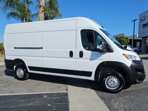 Used 2026 RAM ProMaster 2500 w/ Convenience Group FWD image 2