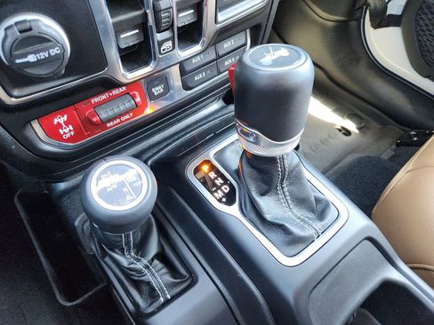 Used 2022 Jeep Wrangler Unlimited Rubicon 4xe w/ Cold Weather Group AWD/4WD image 26