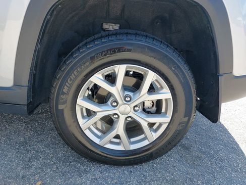 Used 2024 Jeep Grand Cherokee Limited image 35