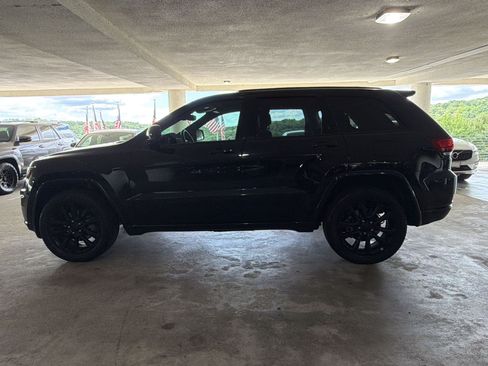 Used 2020 Jeep Grand Cherokee Altitude AWD/4WD image 2
