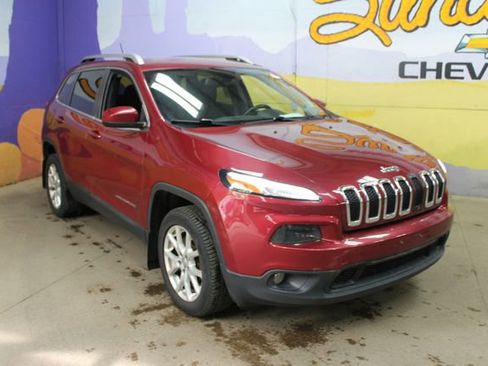 Used 2015 Jeep Cherokee Latitude w/ Cold Weather Group AWD/4WD image 4