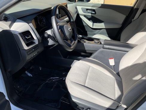 Used 2025 Nissan Rogue SV image 20