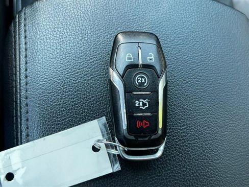 Used 2017 Ford Explorer XLT w/ Equipment Group 202A AWD/4WD image 43