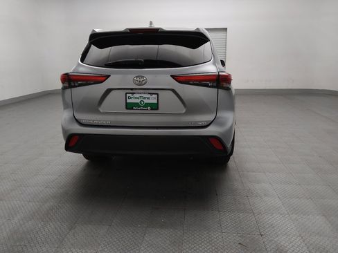 Used 2021 Toyota Highlander LE AWD/4WD image 7