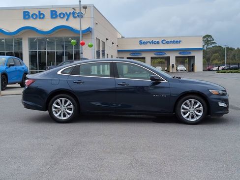 Used 2022 Chevrolet Malibu LT image 2