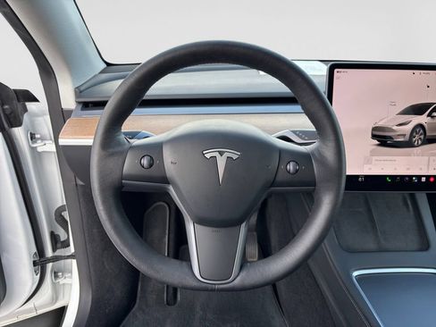 Used 2023 Tesla Model Y AWD image 11